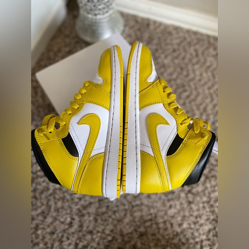 Jordan 1 Mid Women’s White/Vivid Sulfur-Black Sneakers 6.5 - Picture 2 of 10